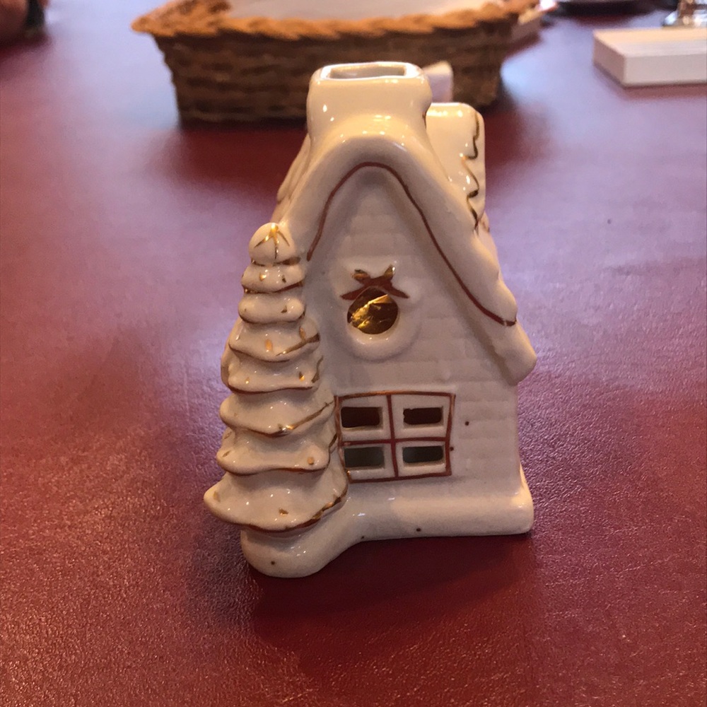 Holiday House with candle - Picture 2 of 6